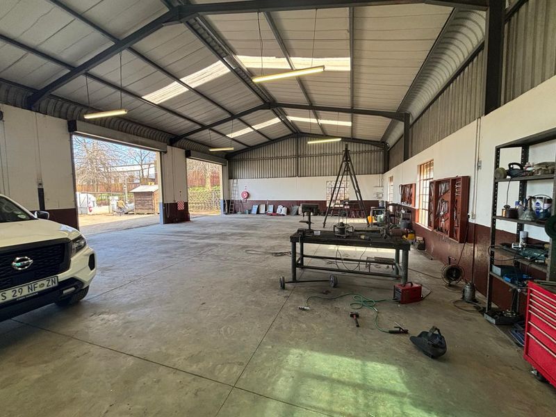 2760sqm site with 300sqm workshop in Merrivale, Howick for sale at R4 350 000-00 plus Vat. - Photo 7