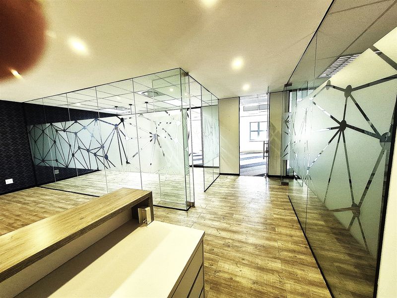 383m2 offices to let in Hyde Park - Photo 10