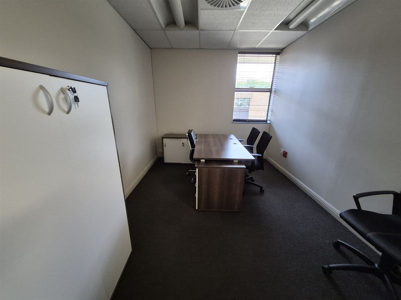 283sqm Offices to let in Rosebank - Photo 10