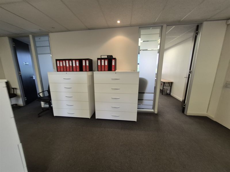 283sqm Offices to let in Rosebank - Photo 8