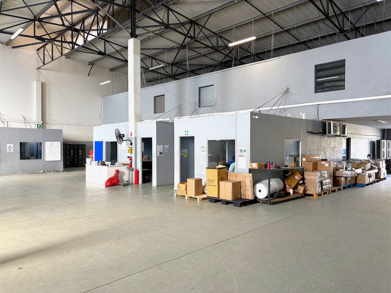 1008sqm Warehouse for lease in Riverhorse Valley - Photo 7