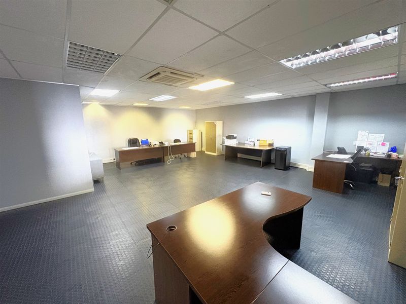 1008sqm Warehouse for lease in Riverhorse Valley - Photo 10