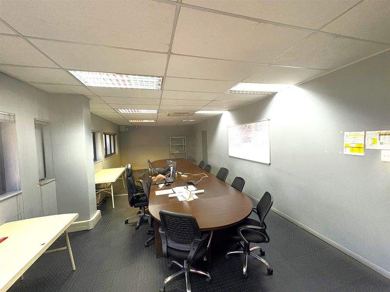 1008sqm Warehouse for lease in Riverhorse Valley - Photo 4