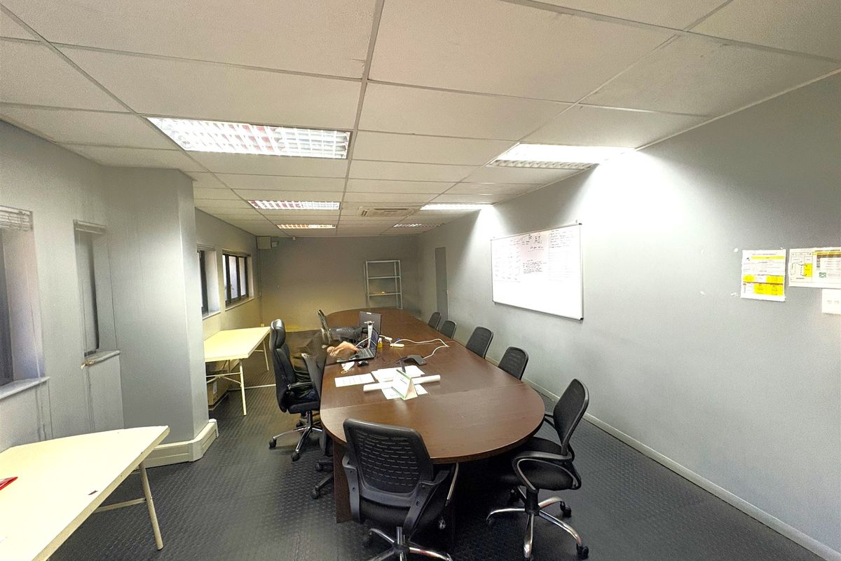 1008sqm Warehouse for lease in Riverhorse Valley - Photo 4