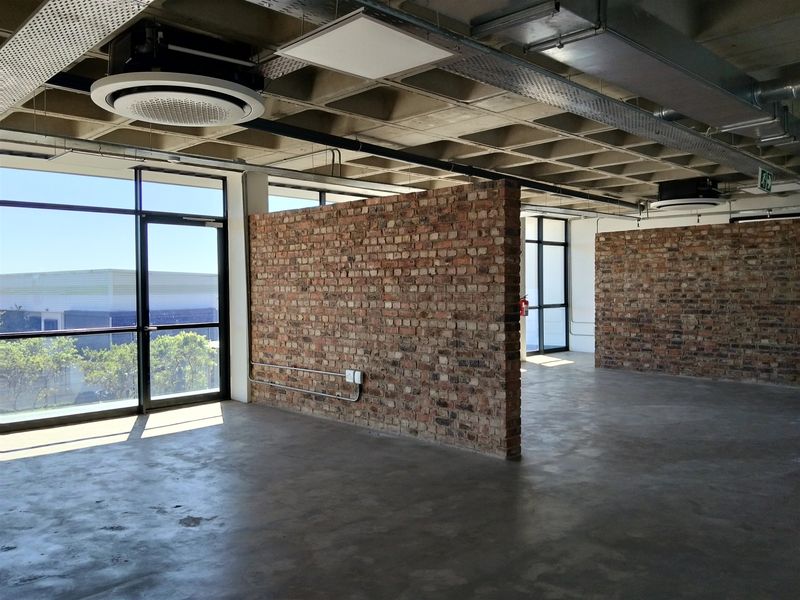 1122m2  Warehouse  - TO LEASE or FOR SALE - Photo 9