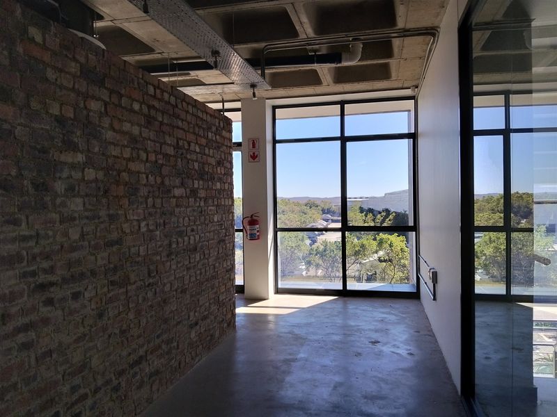 1122m2  Warehouse  - TO LEASE or FOR SALE - Photo 7