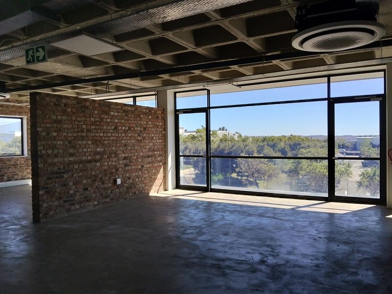 1122m2  Warehouse  - TO LEASE or FOR SALE - Photo 8