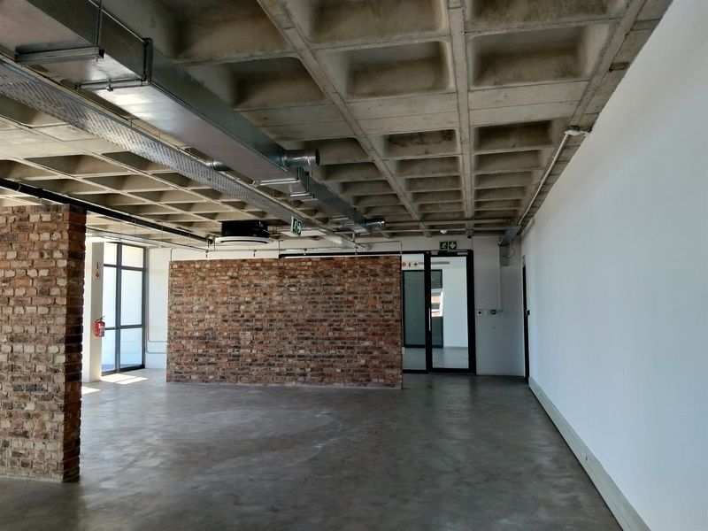 1122m2  Warehouse  - TO LEASE or FOR SALE - Photo 10