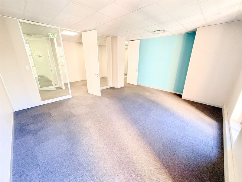 Office space to let - Photo 9