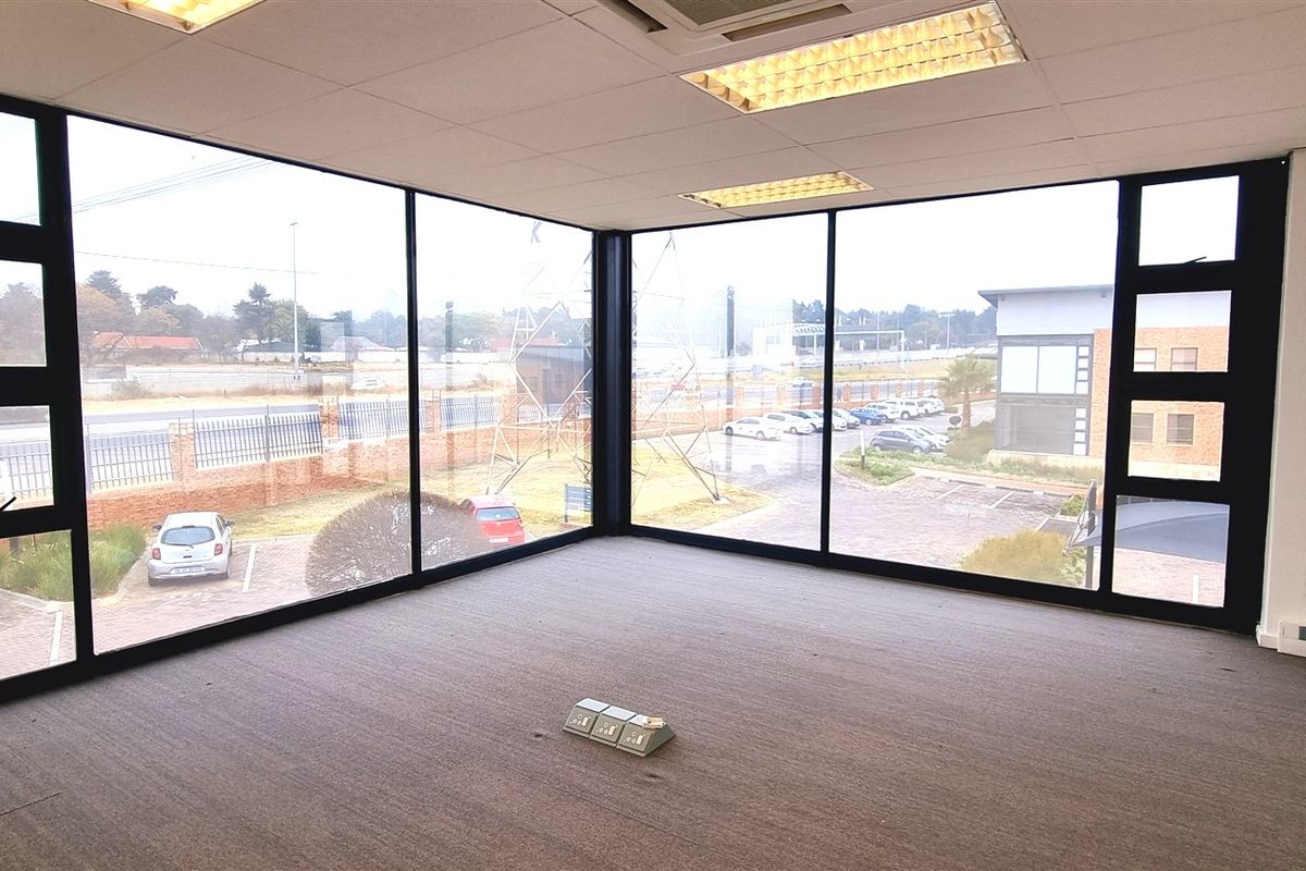 Office space to let in Kildrummy Office Park - Photo 3