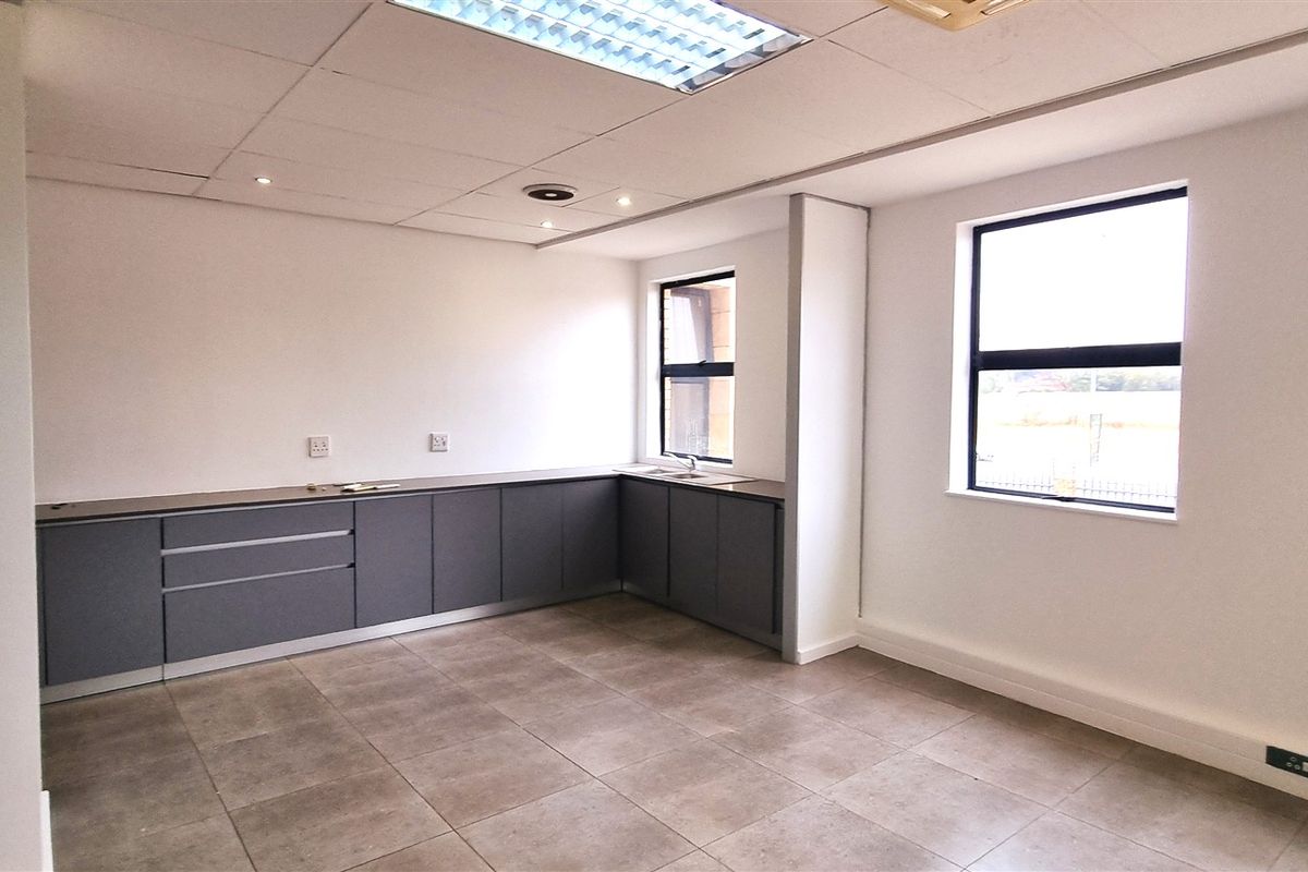 Office space to let in Kildrummy Office Park - Photo 4