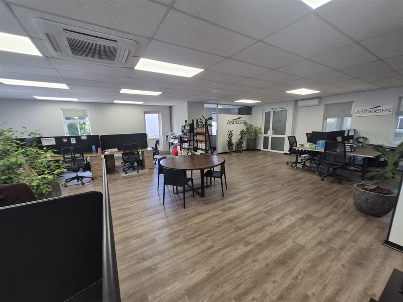 171,9m2 offices to let in Hyde Park, Johannesburg - Photo 9