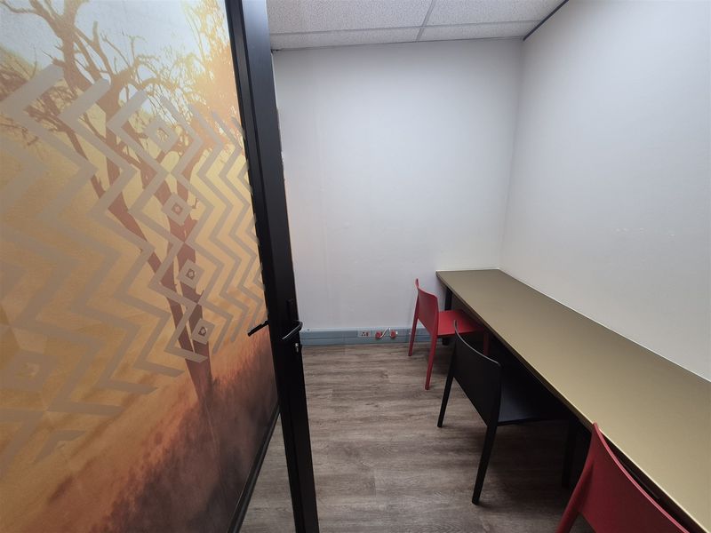 171,9m2 offices to let in Hyde Park, Johannesburg - Photo 7
