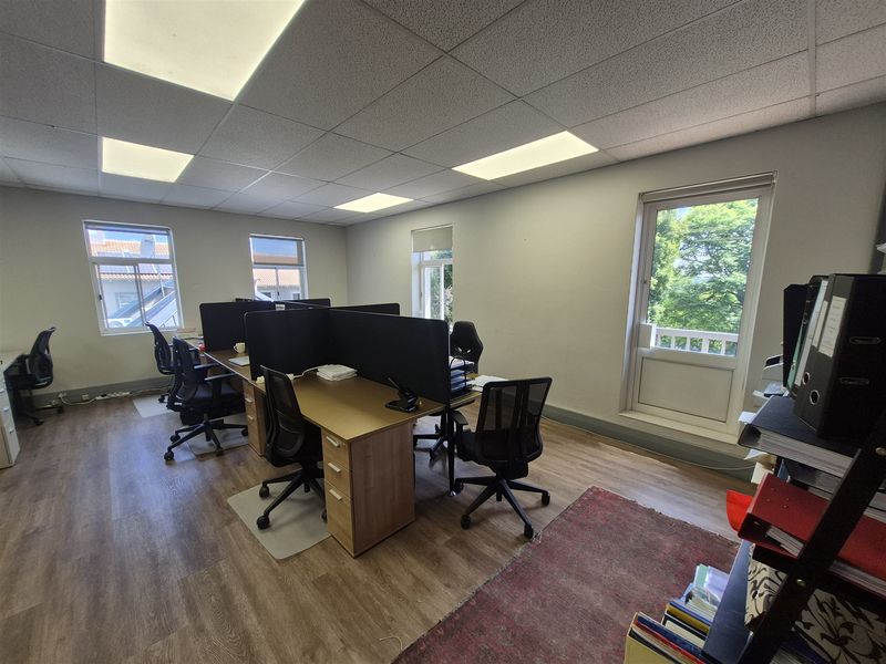 171,9m2 offices to let in Hyde Park, Johannesburg - Photo 5