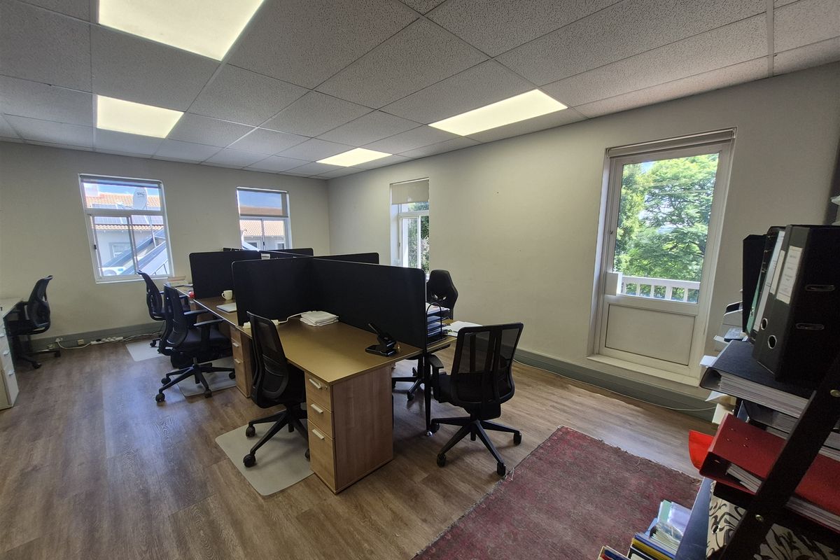 171,9m2 offices to let in Hyde Park, Johannesburg - Photo 5
