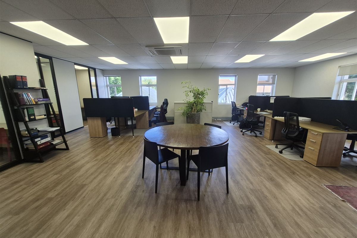 171,9m2 offices to let in Hyde Park, Johannesburg - Photo 4