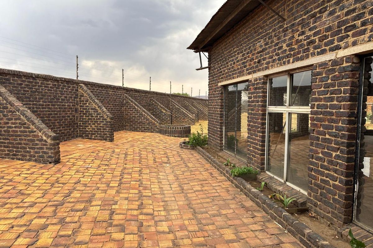 Plot for sale with business rights and warehouse structure - Photo 2