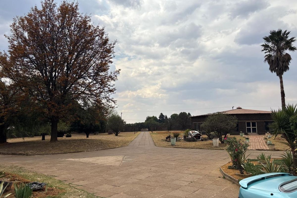 Plot for sale with business rights and warehouse structure - Photo 3