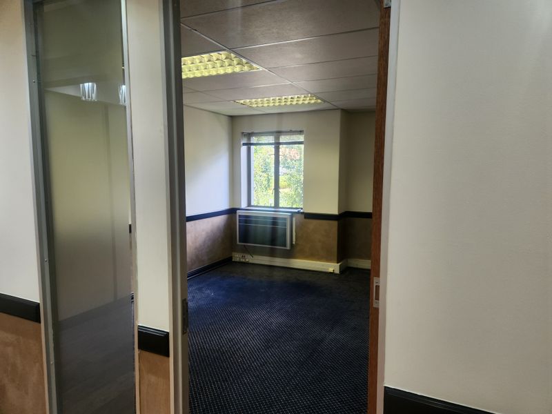 404m2 - Offices to let in Sandown, Sandtown - Photo 4