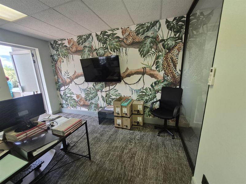 219,9m2 offices to let in Hyde Park, Johannesburg - Photo 7