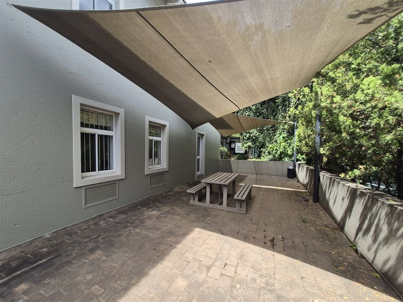 219,9m2 offices to let in Hyde Park, Johannesburg - Photo 9