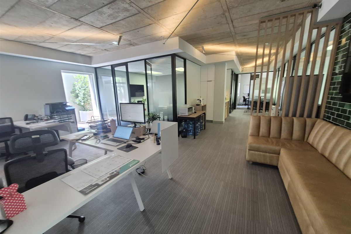 219,9m2 offices to let in Hyde Park, Johannesburg - Photo 2