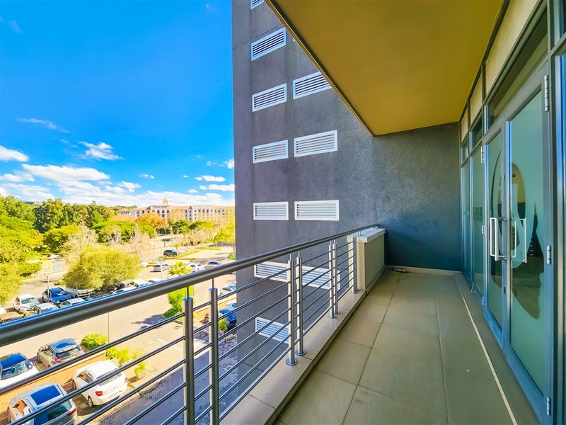 242m2 Spacious Office to Let in Longpoint Office Park - Photo 6