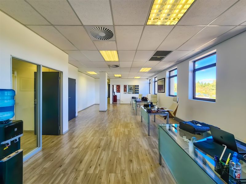 242m2 Spacious Office to Let in Longpoint Office Park - Photo 10