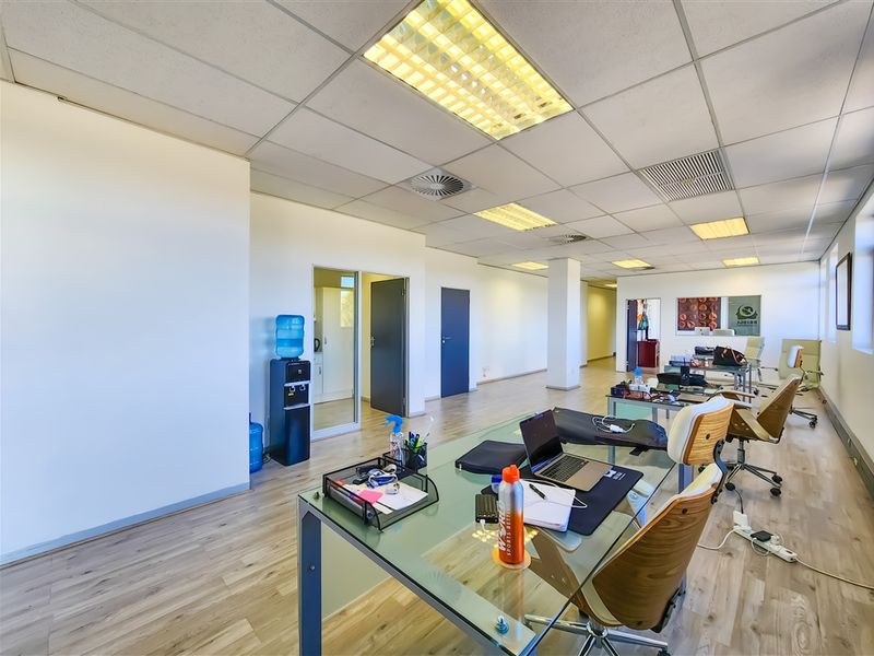 242m2 Spacious Office to Let in Longpoint Office Park - Photo 9