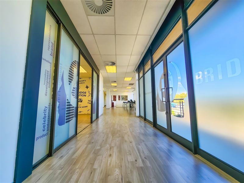242m2 Spacious Office to Let in Longpoint Office Park - Photo 5