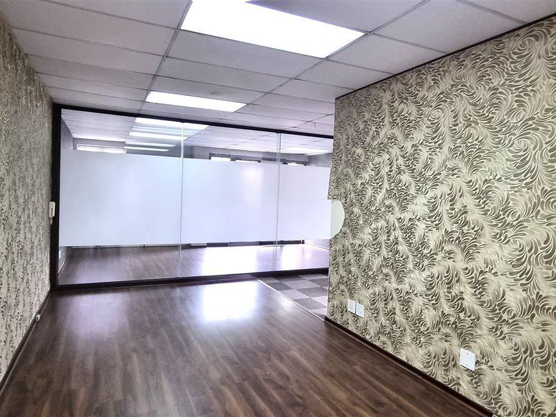 Freestanding building to let in Peter Place - Photo 10