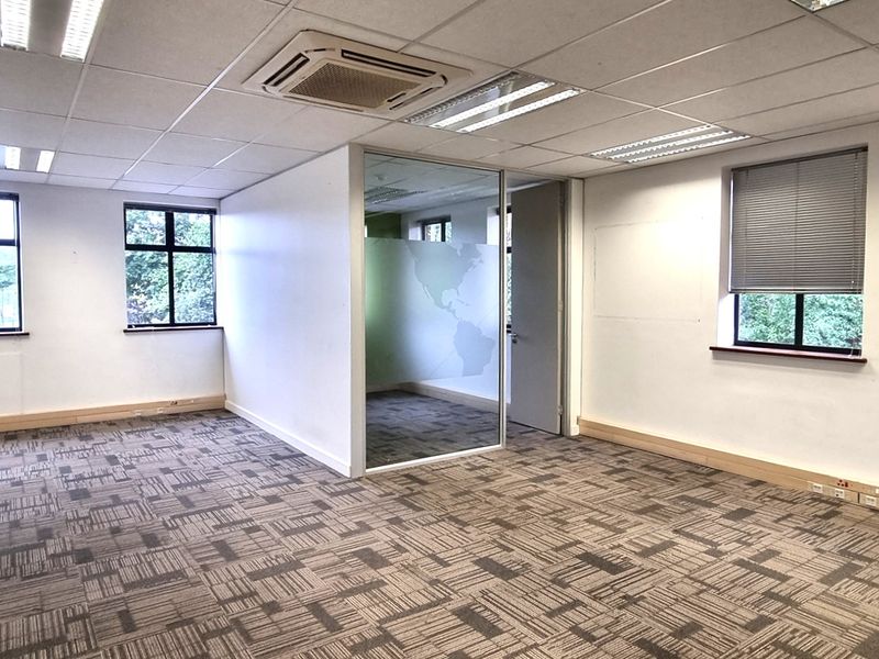 Freestanding building to let in Peter Place - Photo 9