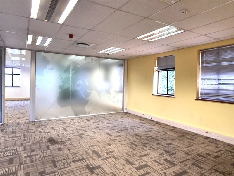 Freestanding building to let in Peter Place - Photo 8