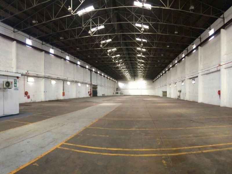 4,200m2 Warehouse With Yard Available in Jacobs – High Clearance, Docking, and Offices - Photo 1