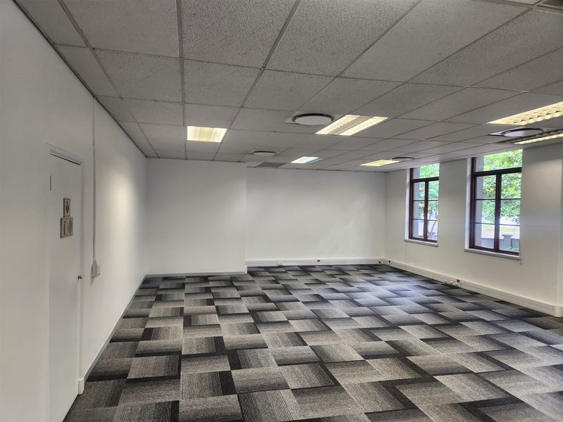 1064.42sqm Offices to let in Sandton - Photo 8