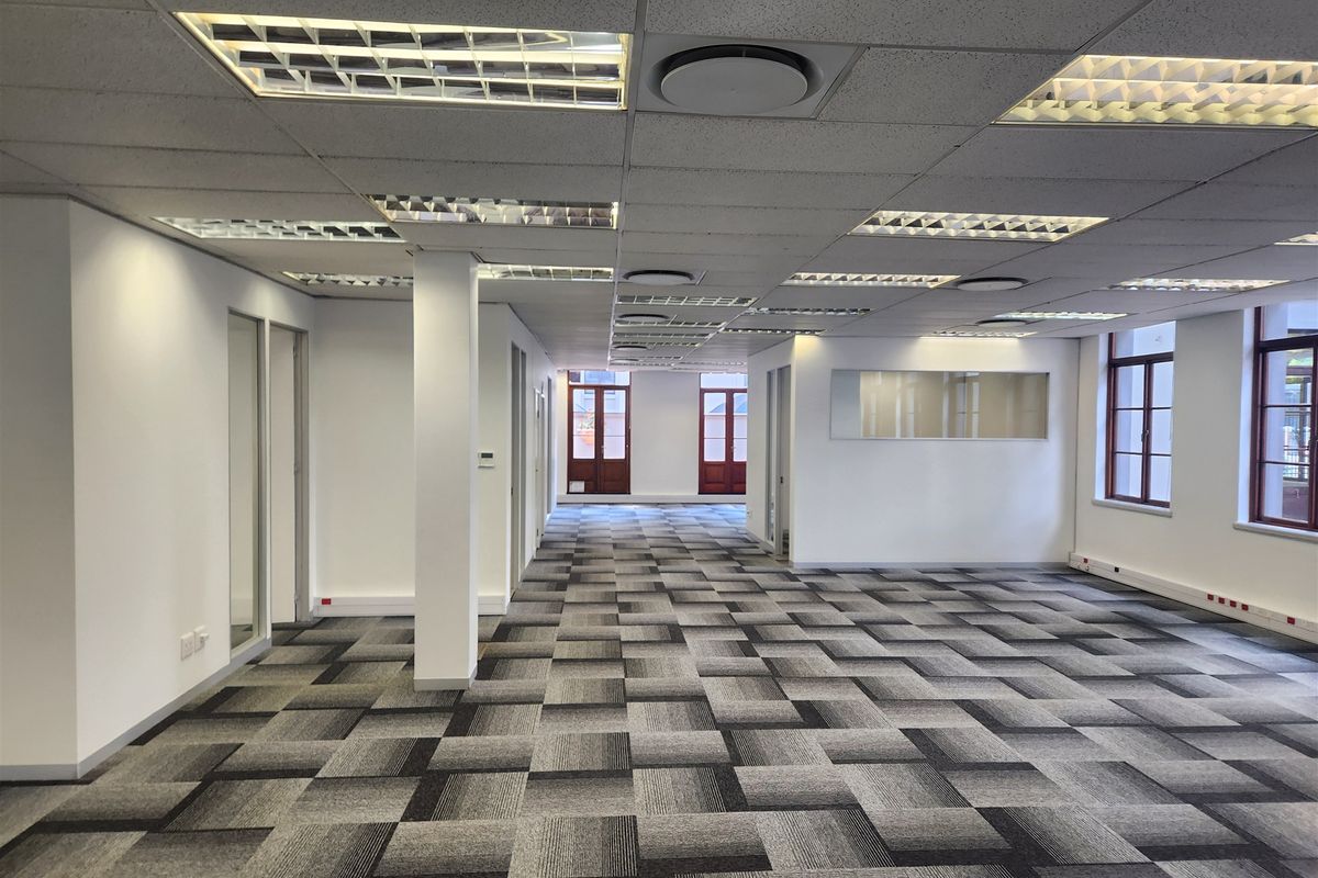 1064.42sqm Offices to let in Sandton - Photo 4