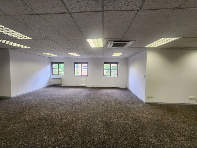 1064.42sqm Offices to let in Sandton - Photo 9