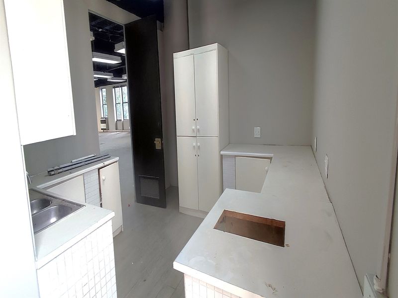 552m2 Offices to let in Rosebank - Photo 4