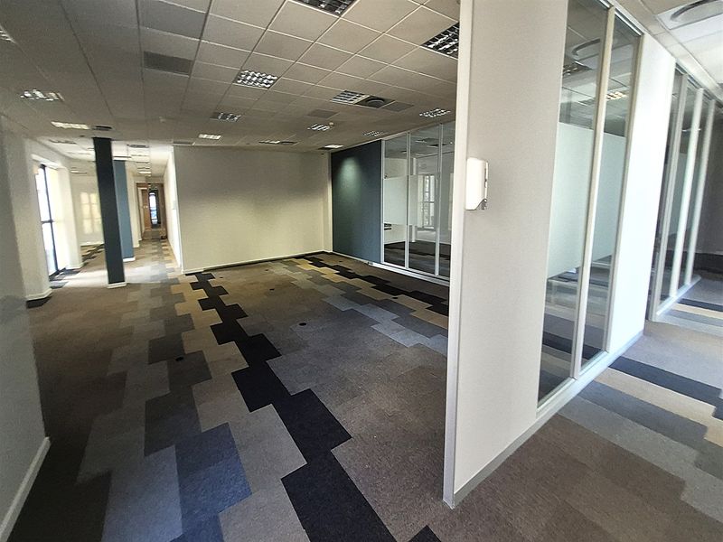 3649.1sqm Offices to let in Illovo, Sandton - Photo 7