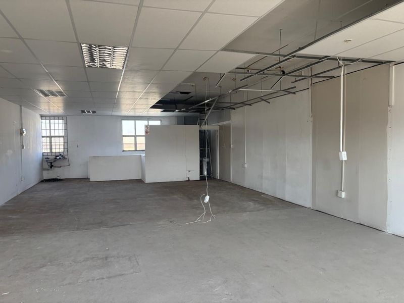 113sqm of Retail or Office Space for rent at R7500-00 per month plus Vat. - Photo 3