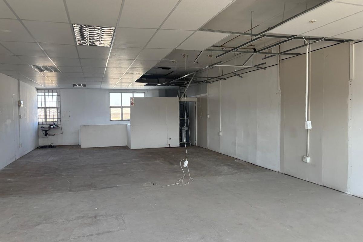 113sqm of Retail or Office Space for rent at R7500-00 per month plus Vat. - Photo 3