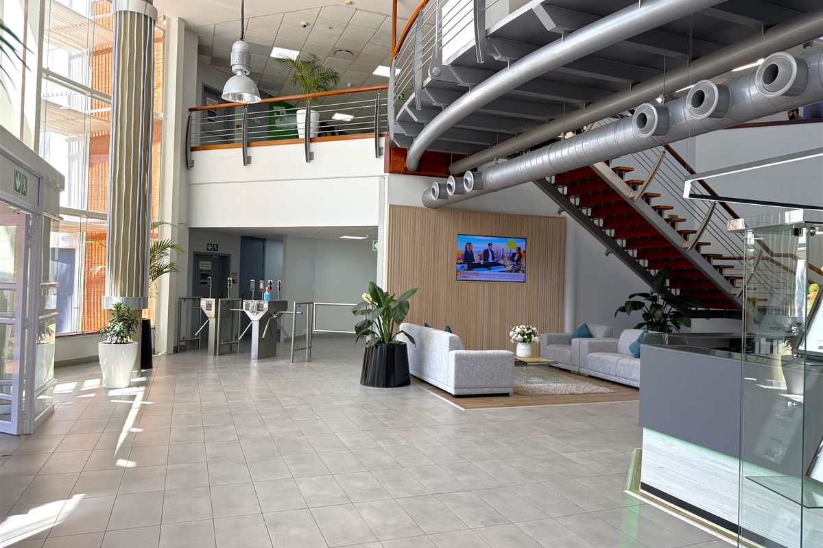 1810sqm office space for sub-lease in Holwood Park, Umhlanga - Photo 2