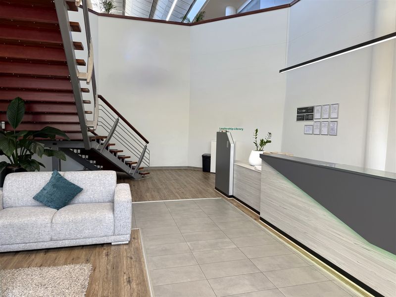 1810sqm office space for sub-lease in Holwood Park, Umhlanga - Photo 4