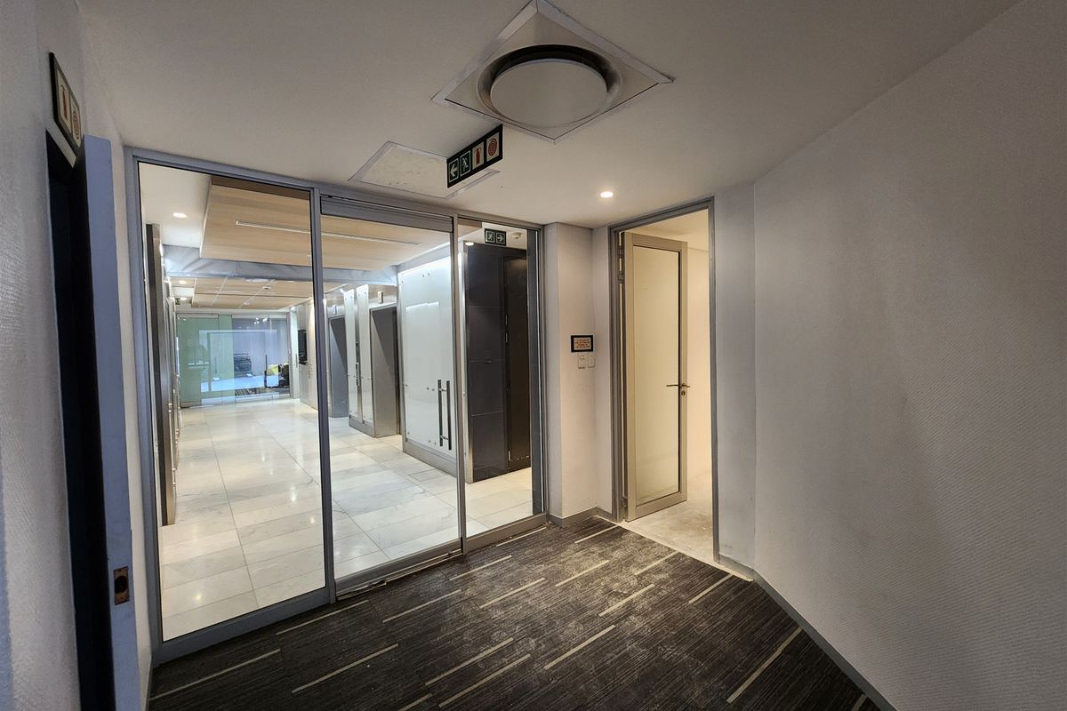 357.29sqm Offices to let in Sandton - Photo 2