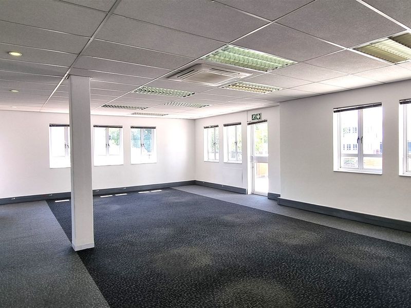 Freestanding building to let in Bryanston - Photo 10