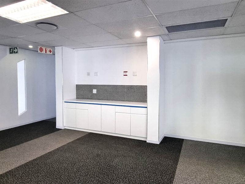 Freestanding building to let in Bryanston - Photo 9