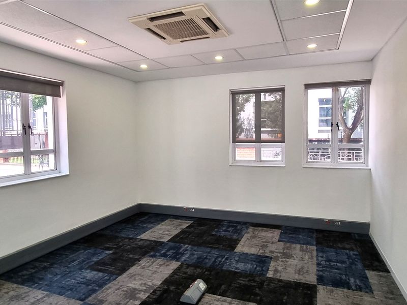 Freestanding building to let in Bryanston - Photo 7