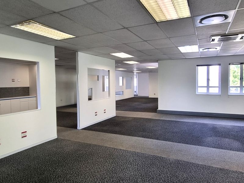 Freestanding building to let in Bryanston - Photo 8