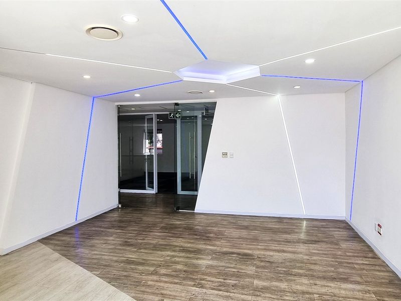 Freestanding building to let in Bryanston - Photo 2