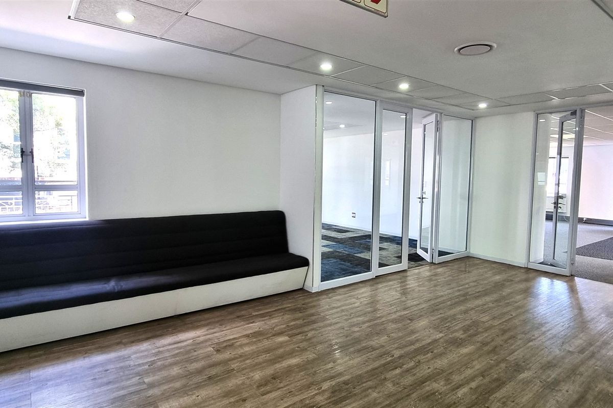 Freestanding building to let in Bryanston - Photo 5